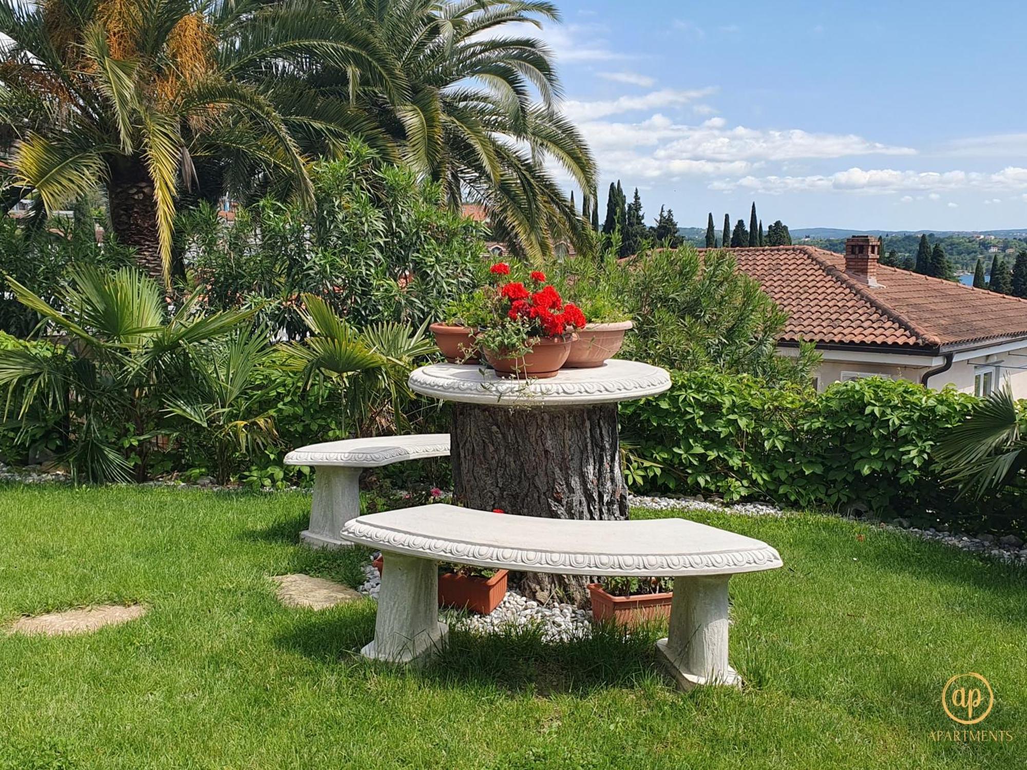 Apartment With Seaview And Garden For 6 Portoroz Exterior foto