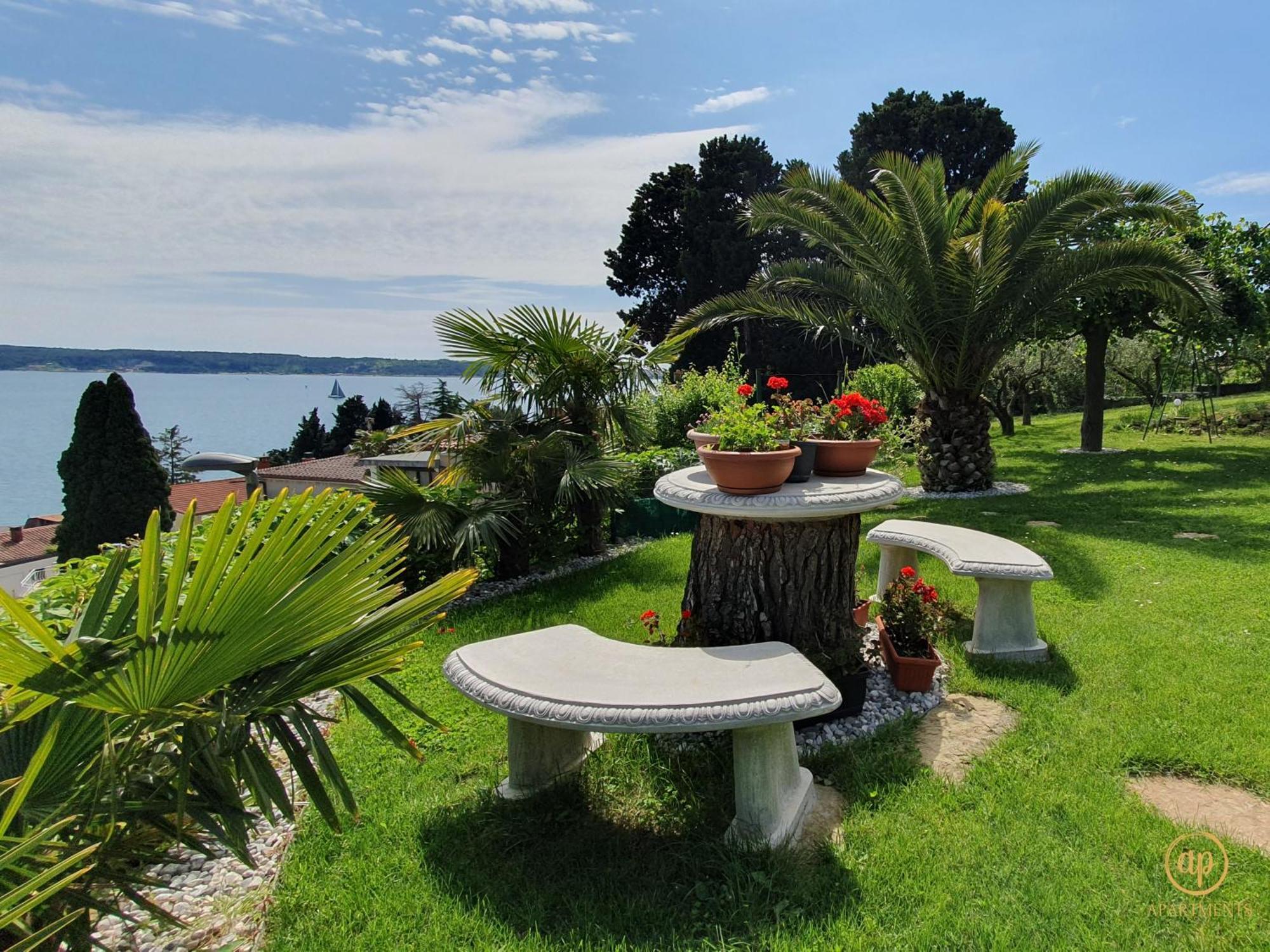 Apartment With Seaview And Garden For 6 Portoroz Exterior foto